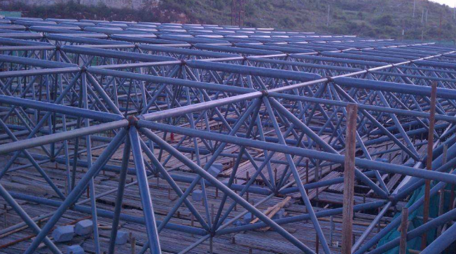 钦州概述网架加工中对钢材的质量的过细恳求